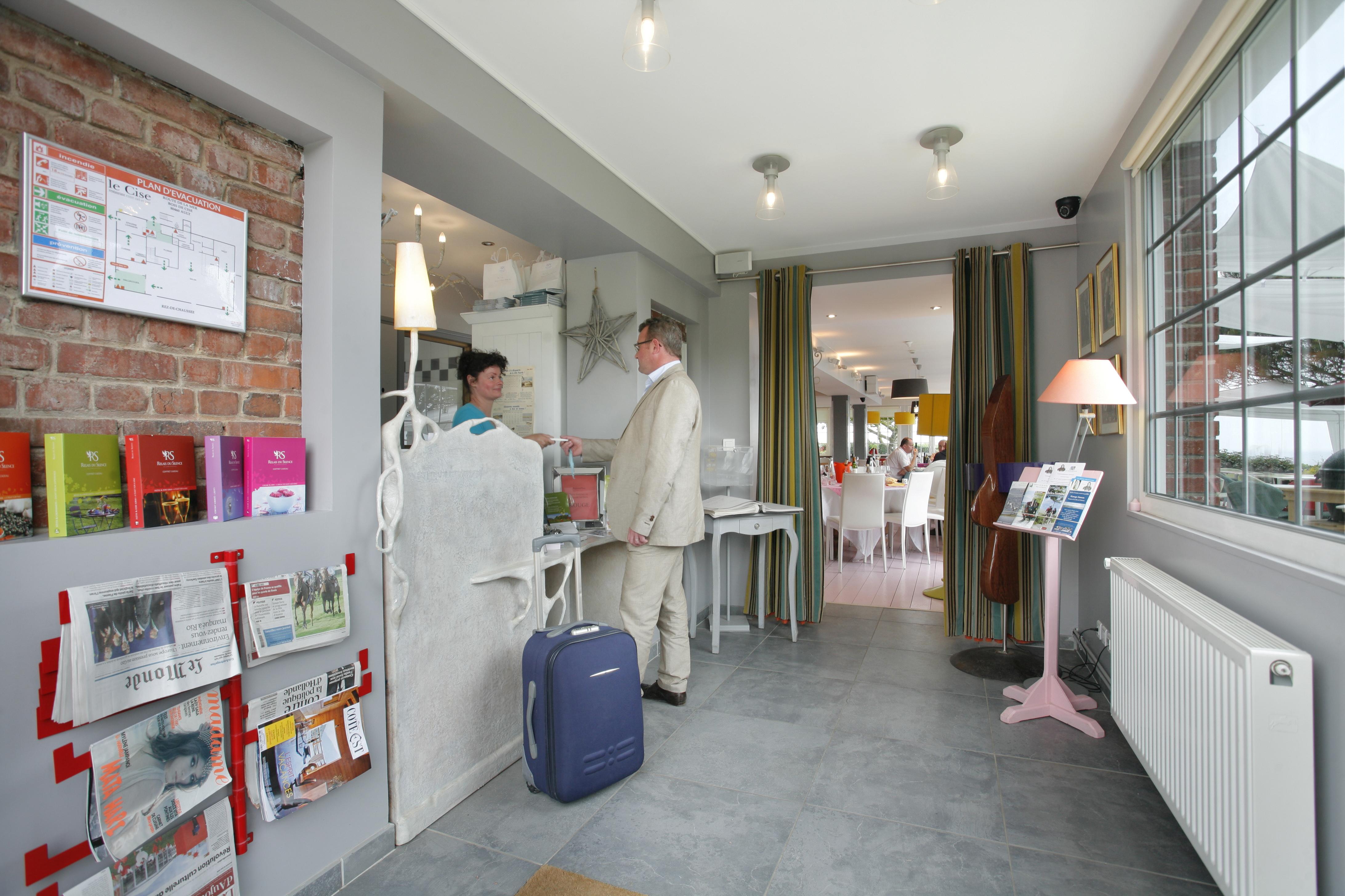 The Originals Hotel Le Cise Restaurant Chambres Et Suites Ault Esterno foto
